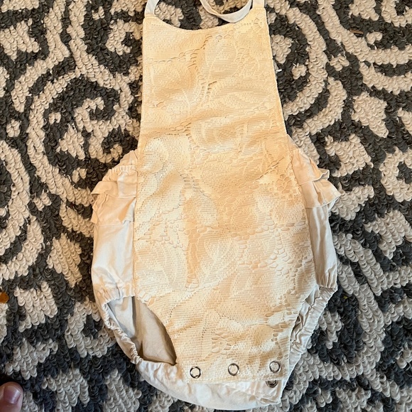 Best and nurture romper - Picture 2 of 2